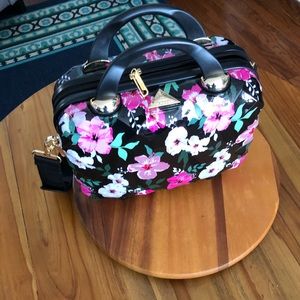 Triforce travel case